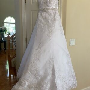 Elegant White Lace Wedding Dress